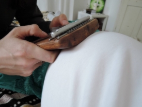 I táta může hrát na kalimbu